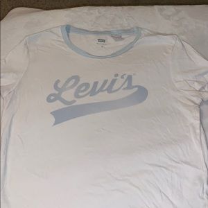 Levi’s t-shirt